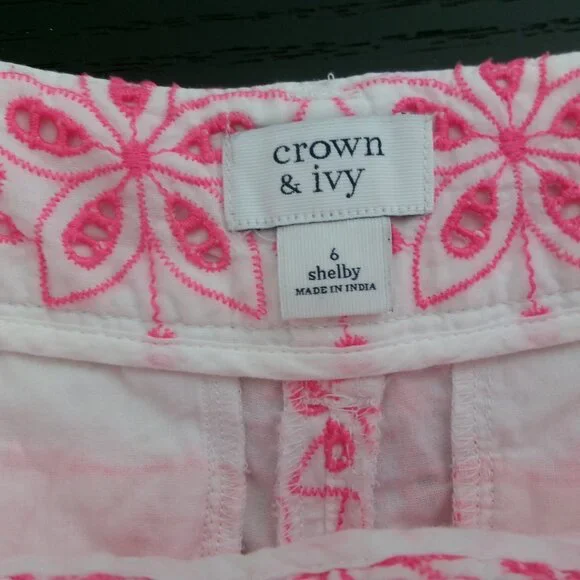 Like New Crown & Ivy Scalloped Hem Eyelet Shorts Pink and White 6 - Picture 4 of 8